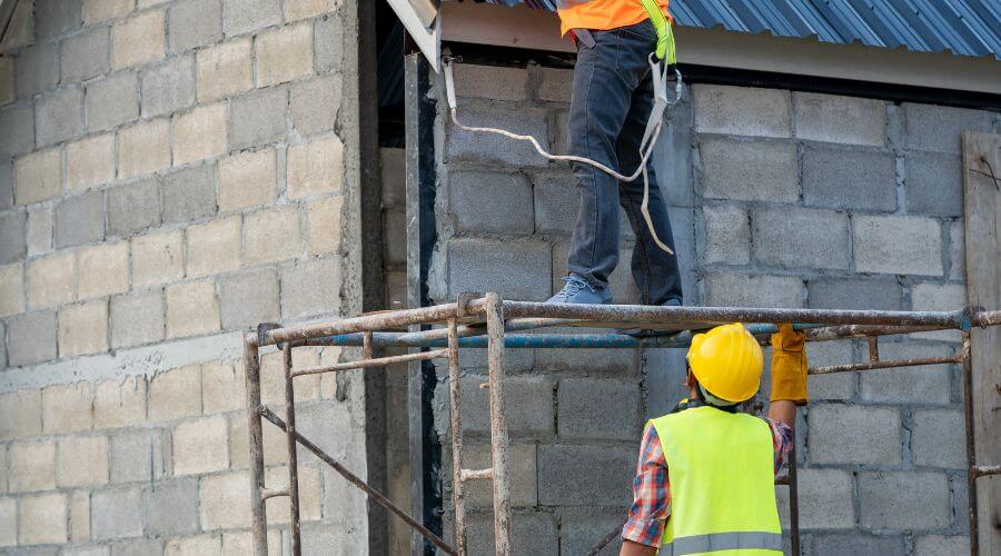 Expert Emergency Roof Repairs services in Leasburg, MO